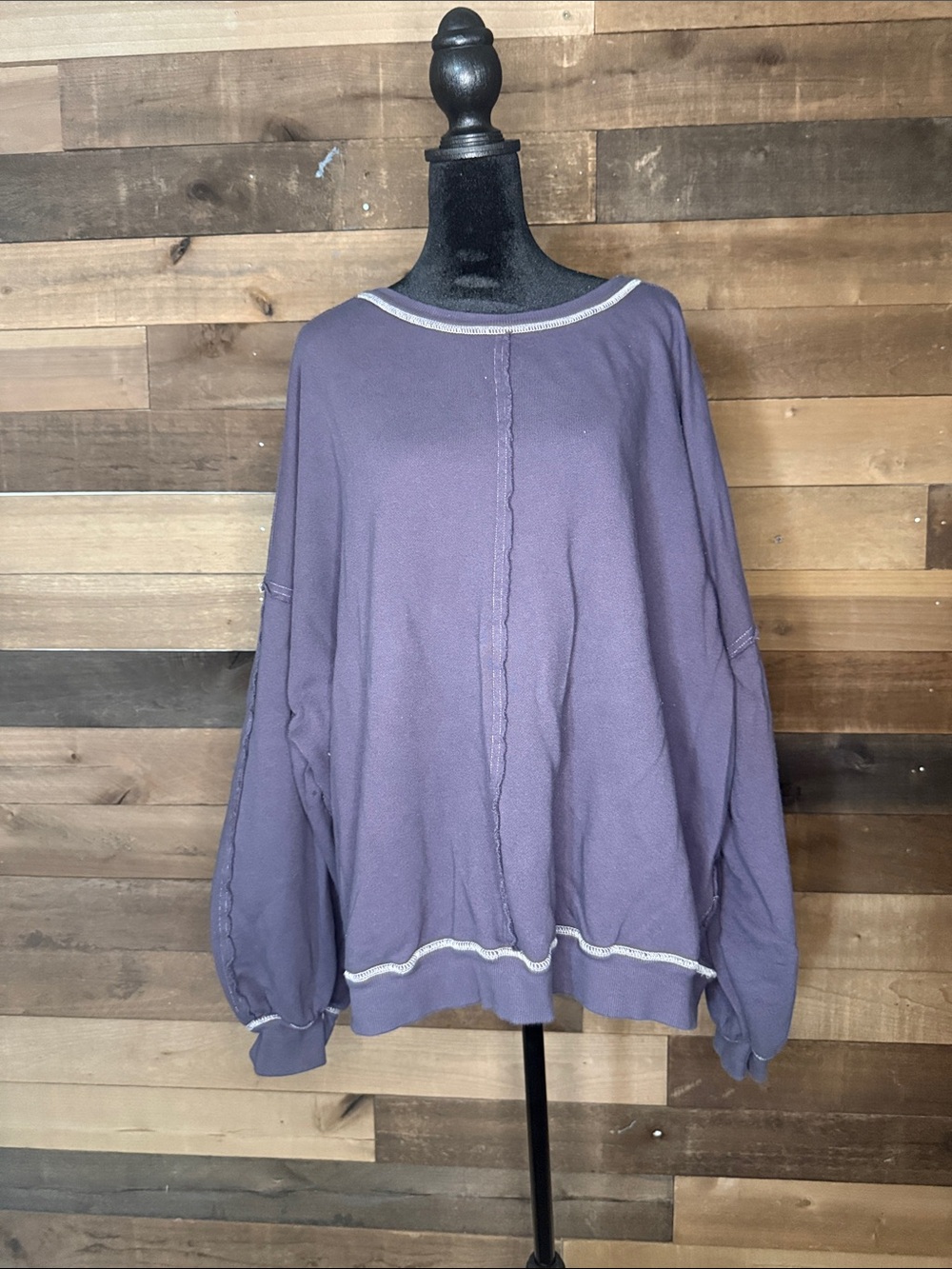 Free People Sweatshirt in Dusty purple, cutout back, batwing sleeves